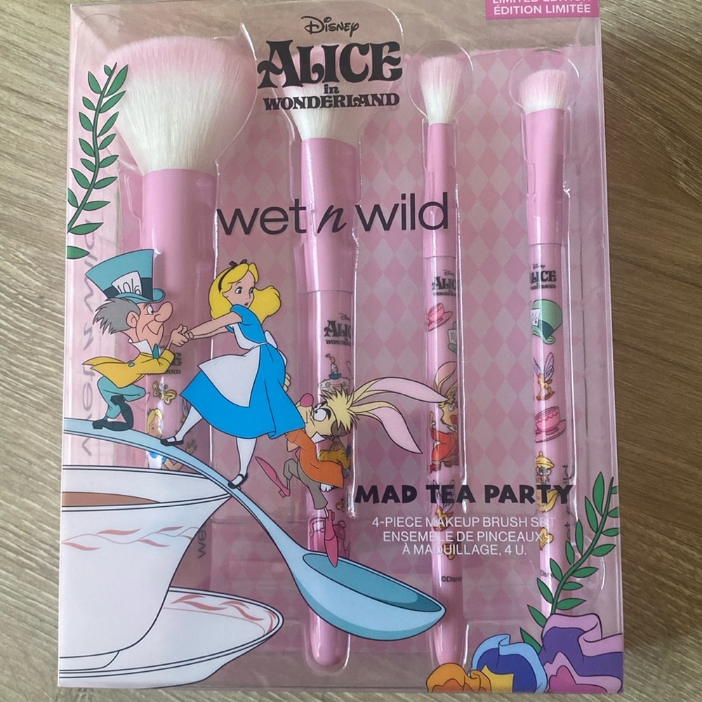 Wet and Wild make up brushes Disney Alice in wonderland